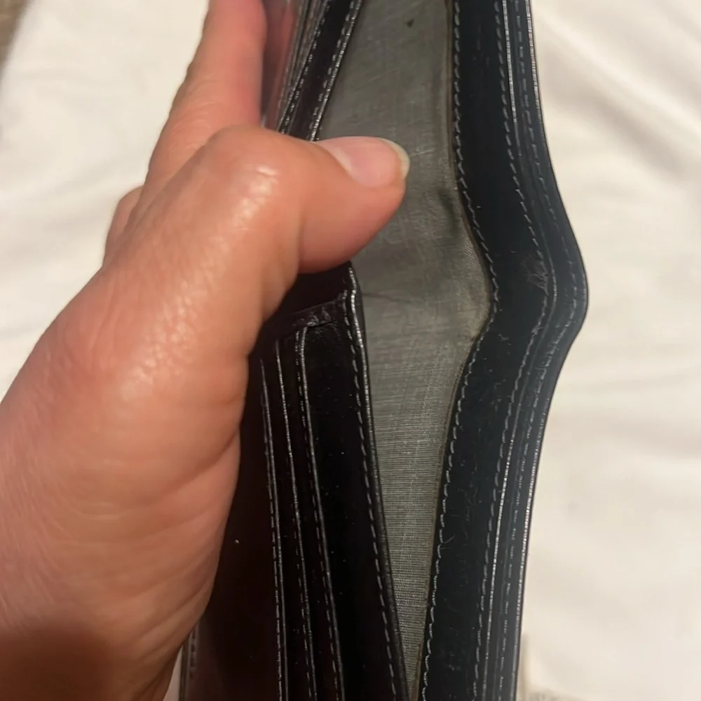 The Sharper Image mens black leather bi-fold wallet